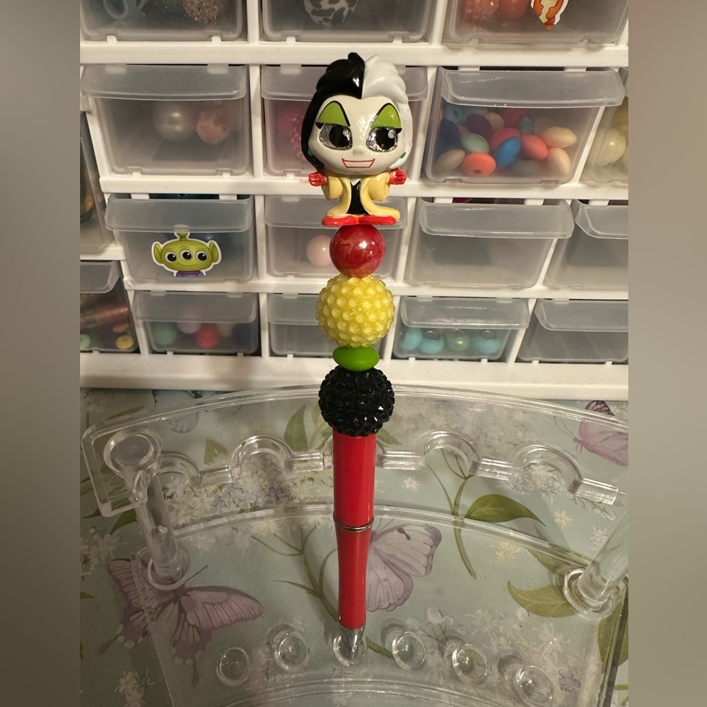 Doorable cruela customized pen